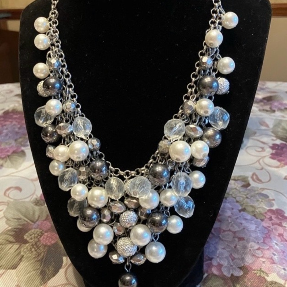 STATEMENT NECKLACE PEARLS, RHINESTONE ORBS, BLACK PEARLS - Picture 3 of 10